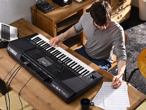 Yamaha PSR SX720