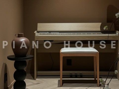 ROLAND F701 LA (USED)