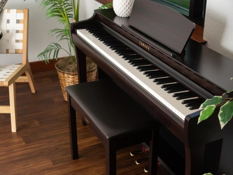 YAMAHA CLP-725 R