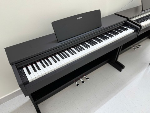 YAMAHA YDP-142 B
