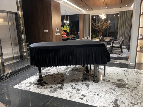 Khăn Phủ Grand Nhung Đen Xếp Ly