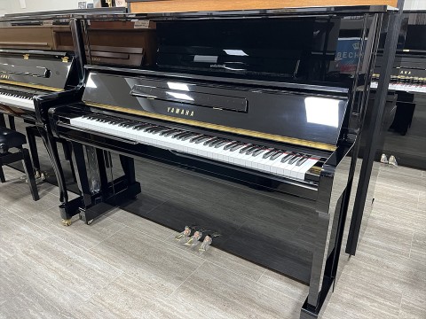 YAMAHA U100