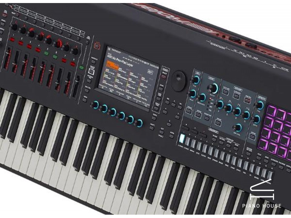 ROLAND FANTOM 8