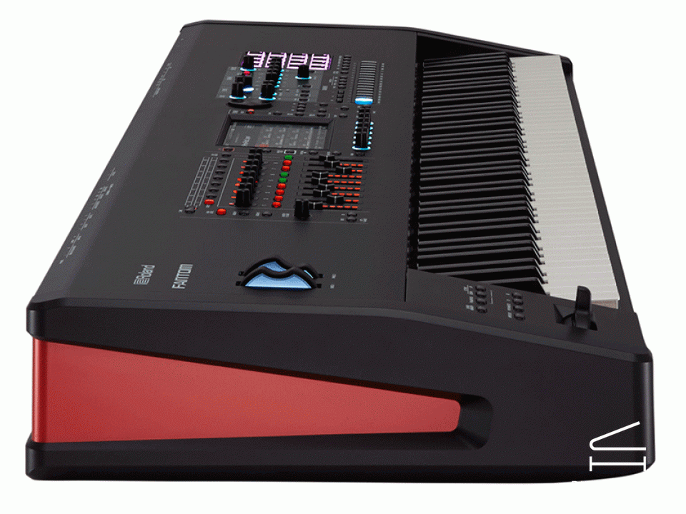 ROLAND FANTOM 8
