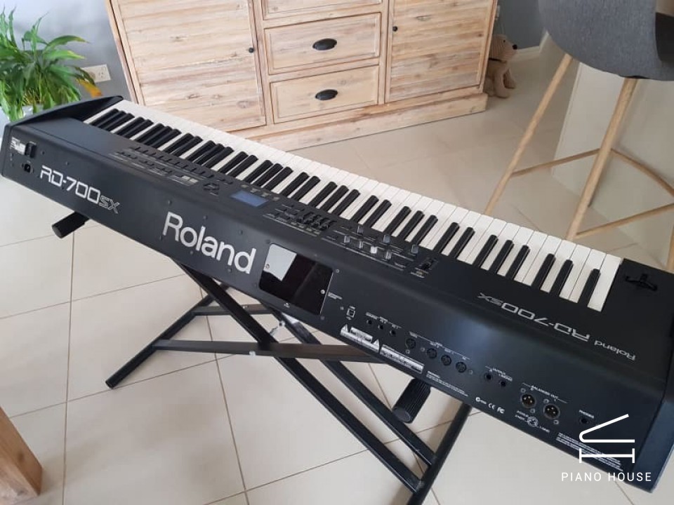 ROLAND RD-700SX