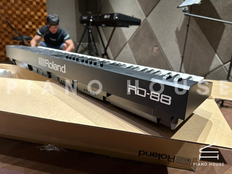ROLAND RD-88
