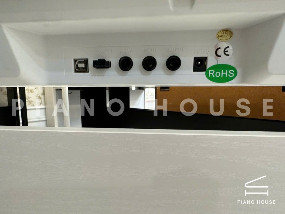 Piano Flykeys FP6 White (Kèm Chân Gỗ)