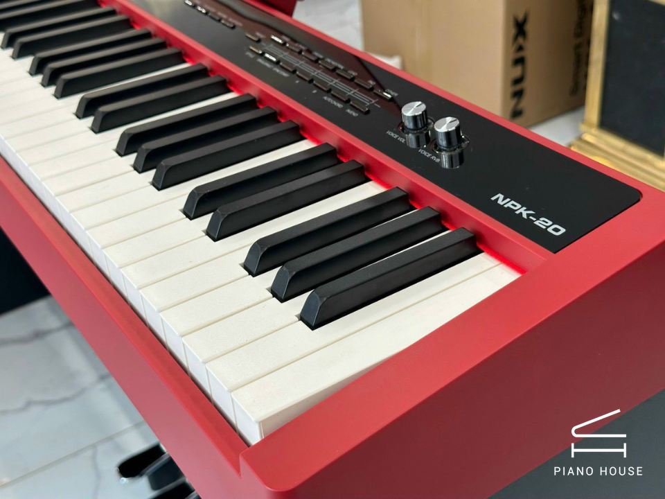 NUX NPK-20 Red (Có chân gỗ)