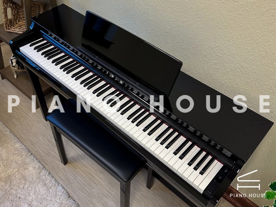 YAMAHA CLP-825 PE