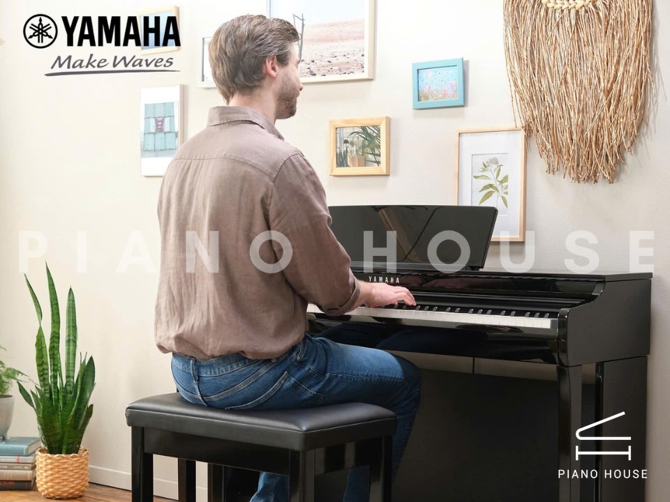 YAMAHA CLP-825 PE