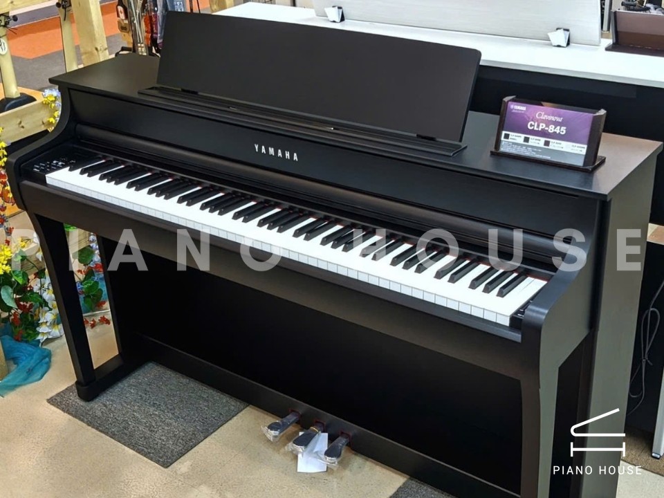 YAMAHA CLP-845 B
