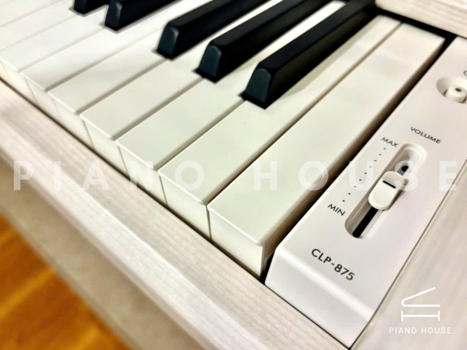 YAMAHA CLP-875 WB