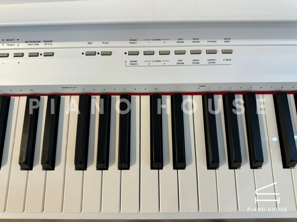 YAMAHA P-105 (3 pedals)