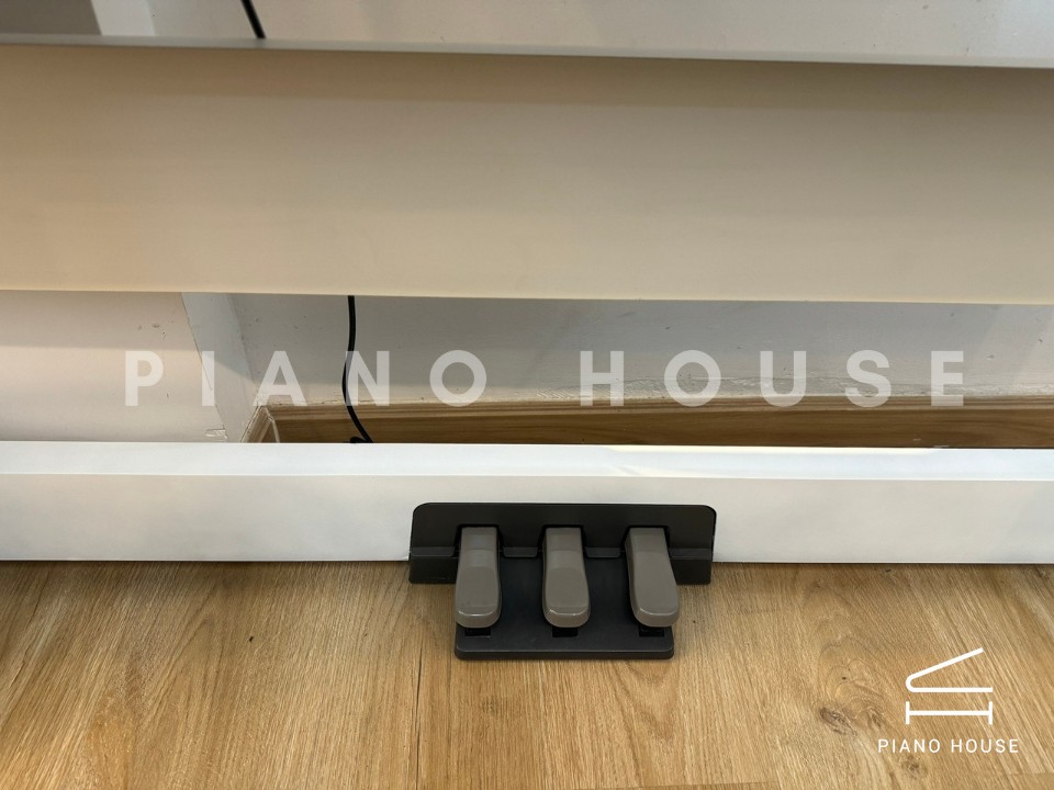 YAMAHA P-105 (3 pedals)