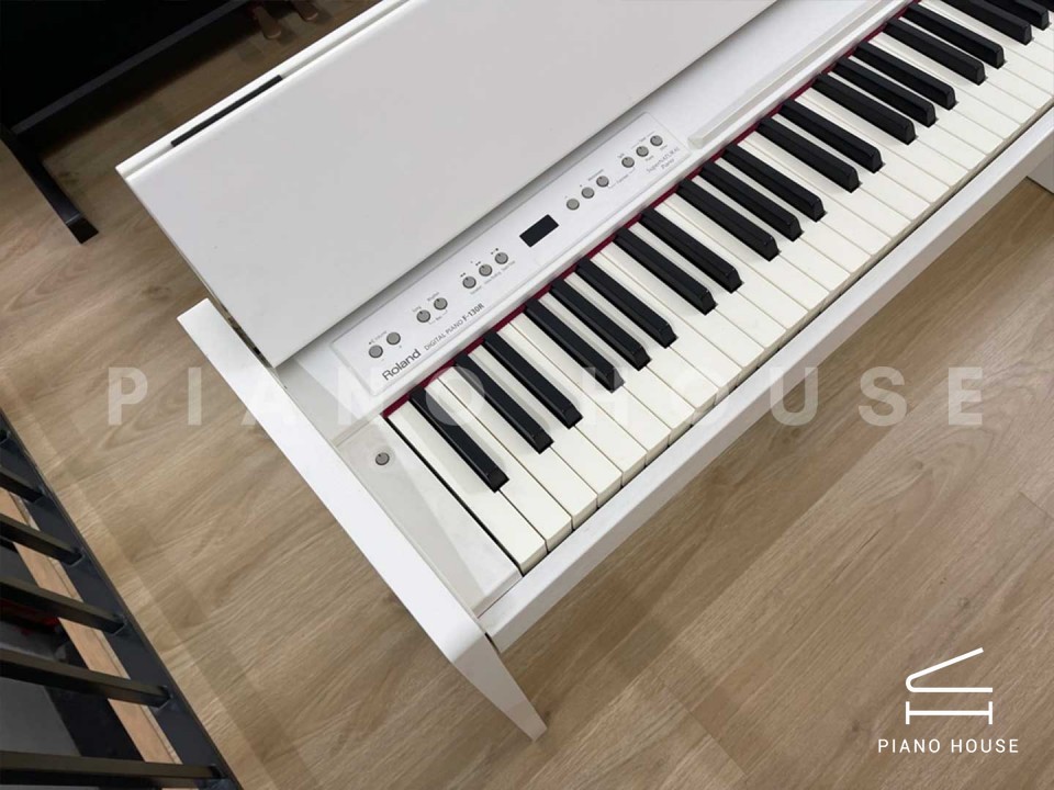 ROLAND F-130 WH