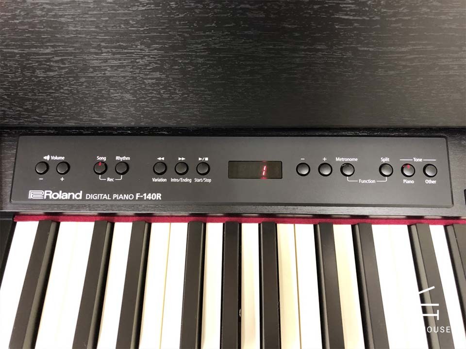 ROLAND F-140 B (USED)