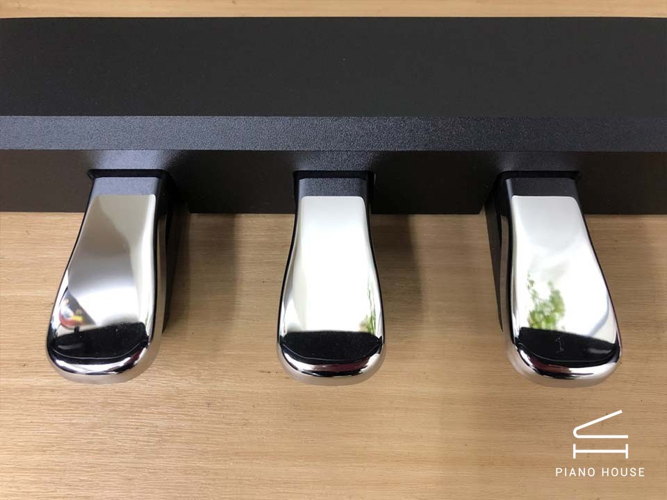 ROLAND F-140 B (USED)