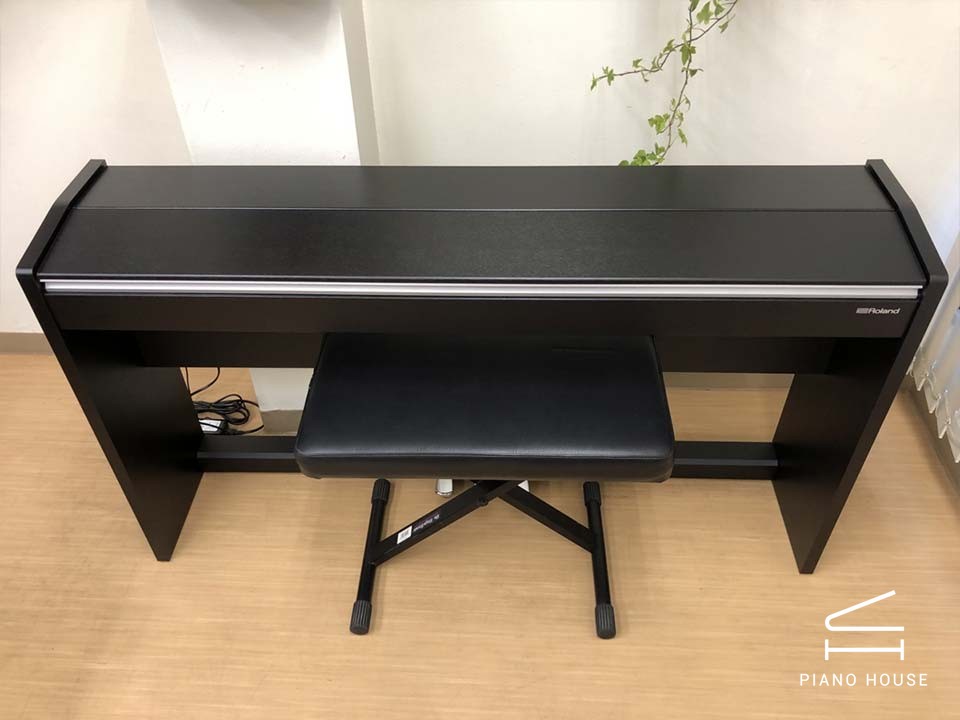 ROLAND F-140 B (USED)