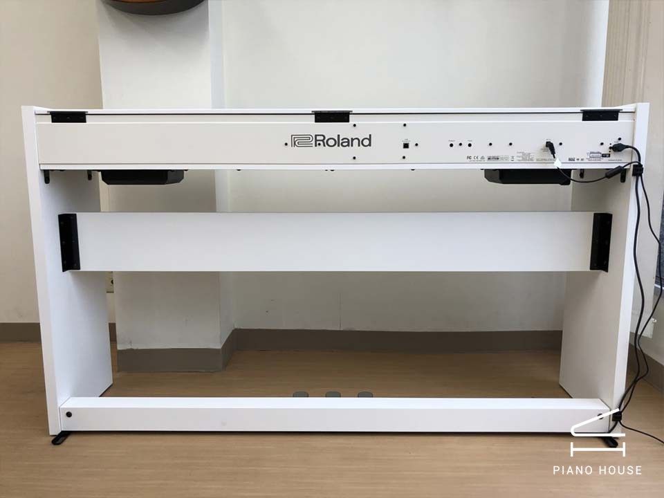 ROLAND F-140 WH (USED)