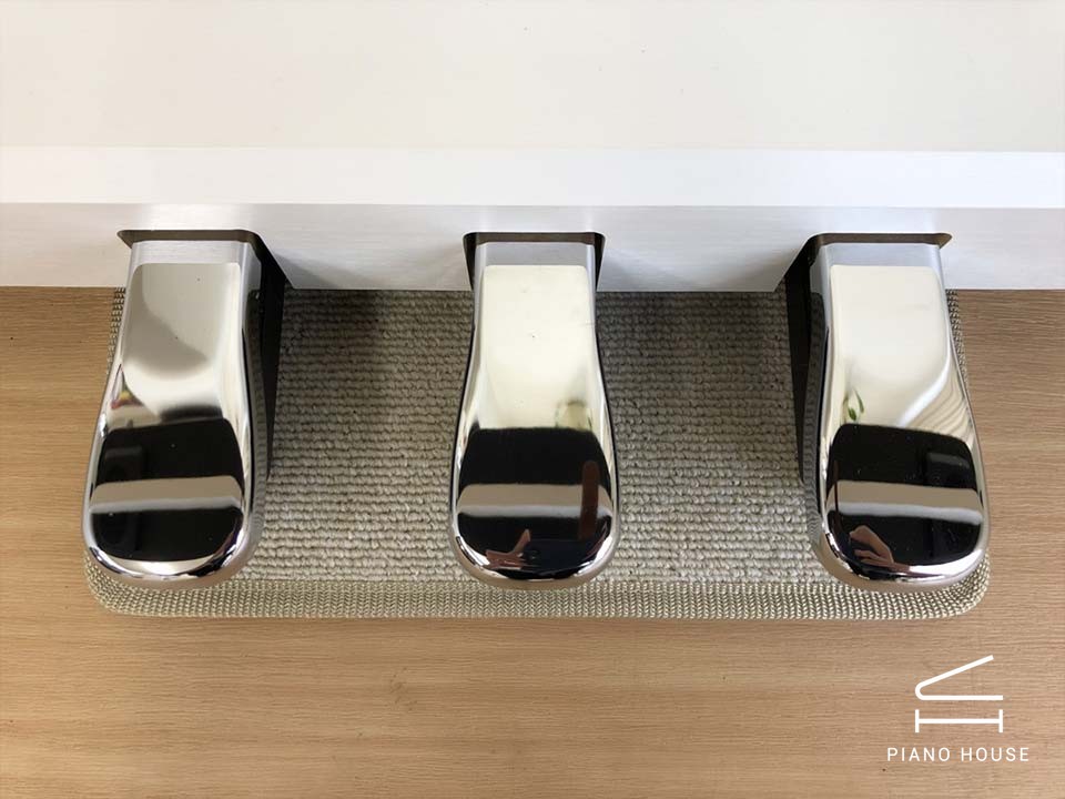 ROLAND F-140 WH (USED)