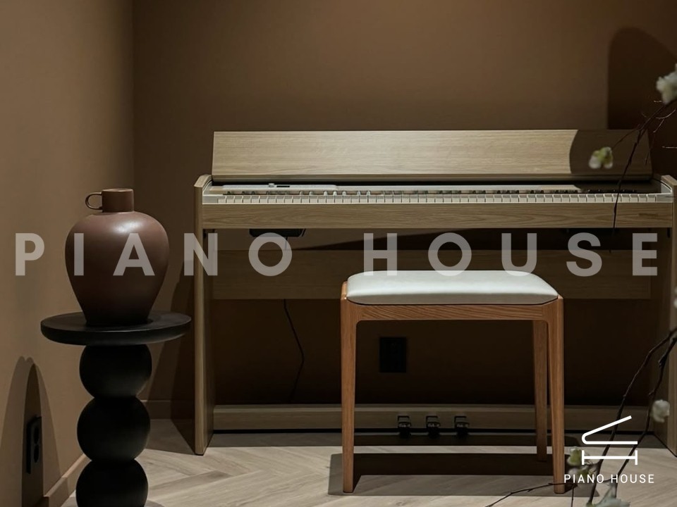 ROLAND F701 LA (USED)