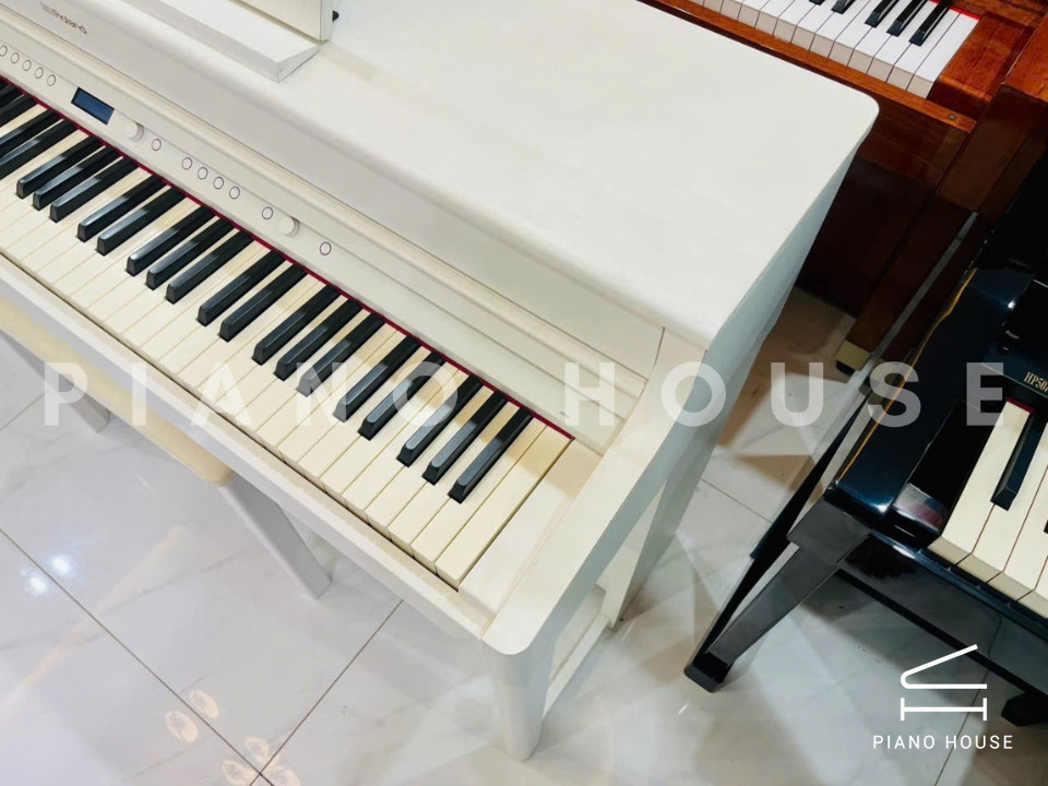 ROLAND HP-702 WH