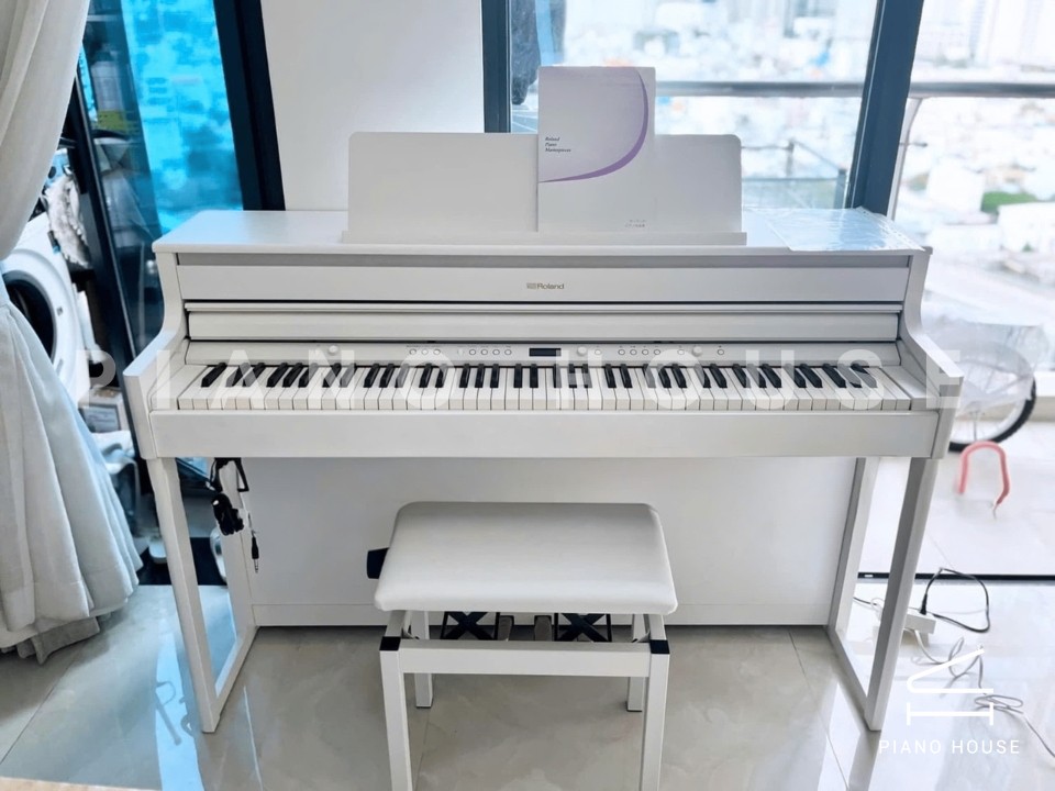 ROLAND HP-704 WH (USED)