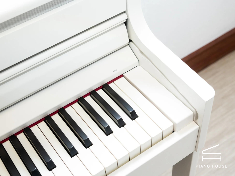 ROLAND HP-704 WH