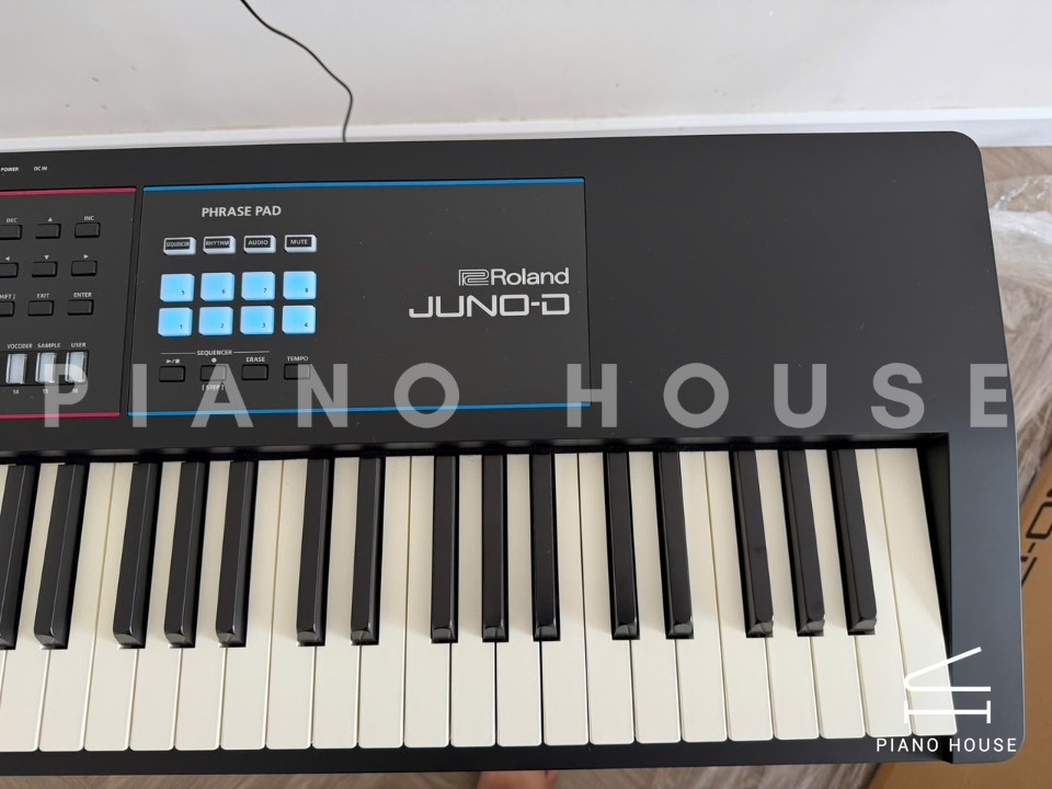 ROLAND JUNO-D8