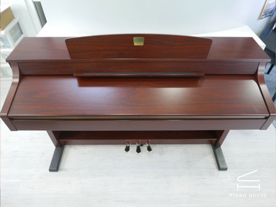 YAMAHA CLP-330 M