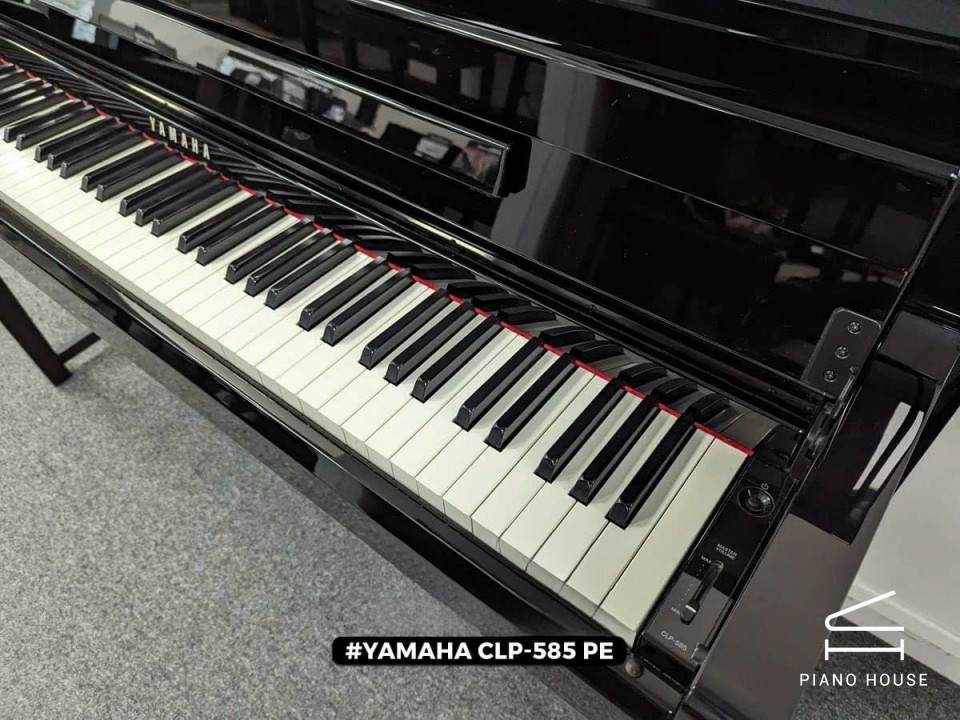 YAMAHA CLP-585 PE