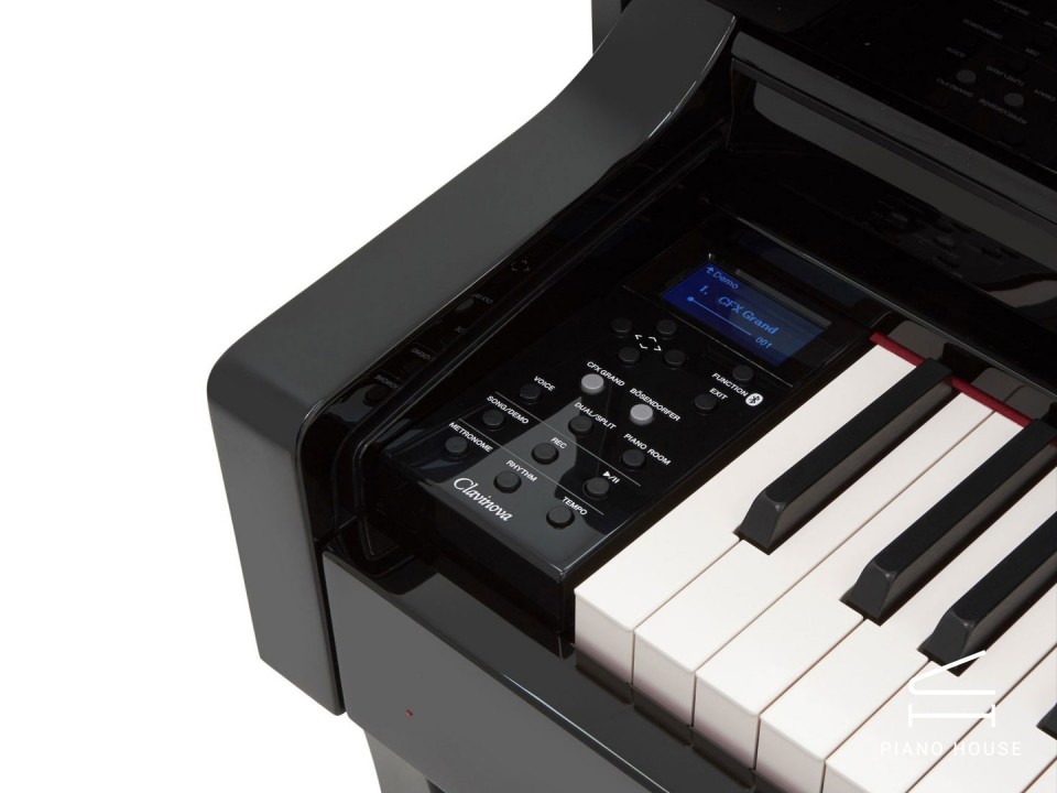 YAMAHA CLP-695 GP PE