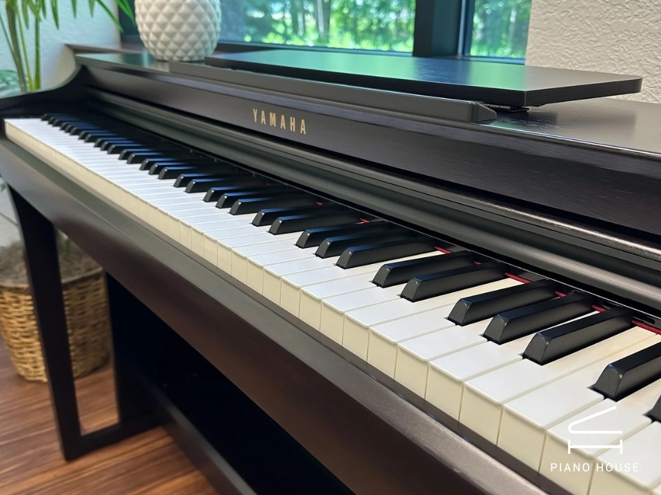 YAMAHA CLP-725 R