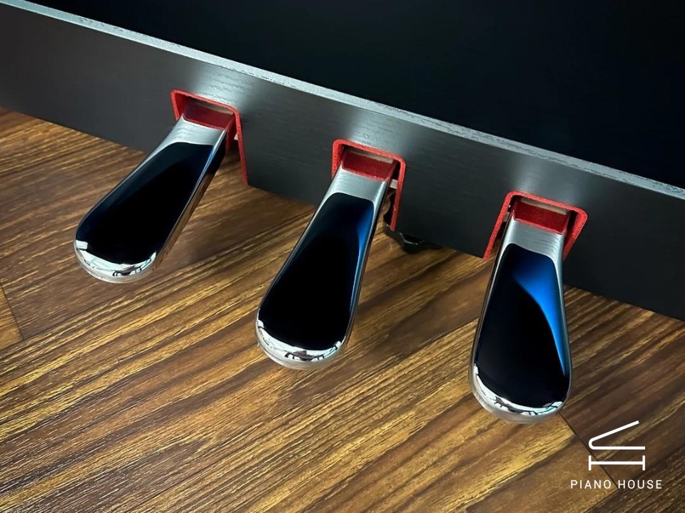 YAMAHA CLP-775 B (USED)