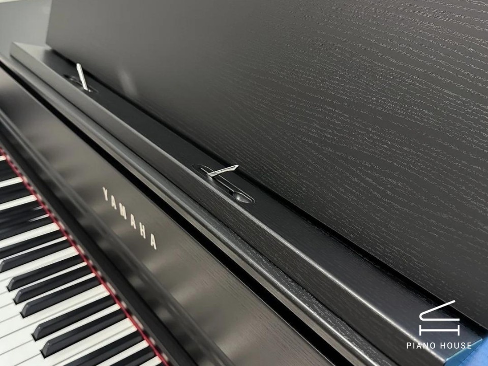 YAMAHA CLP-775 B (USED)