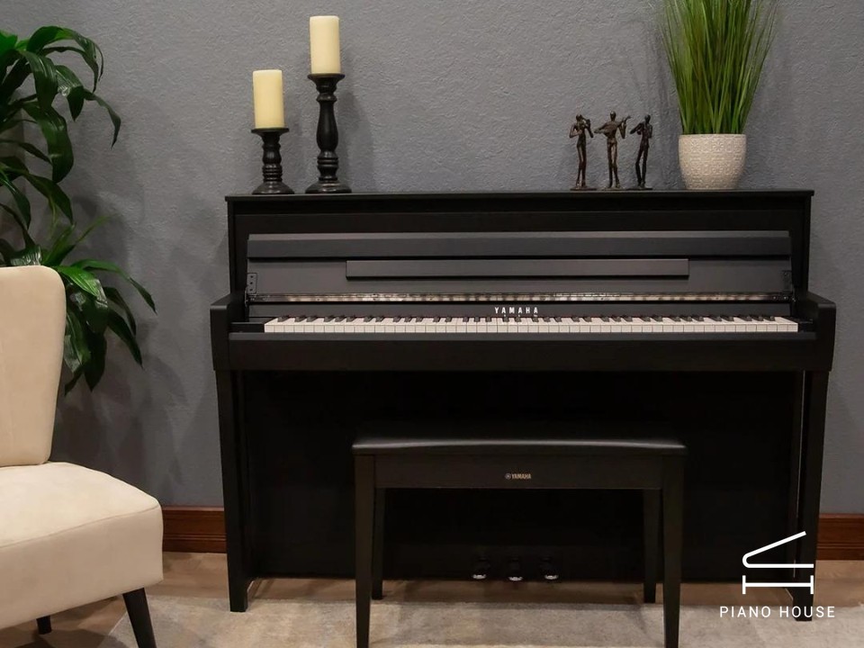 YAMAHA CLP-785 B (USED)