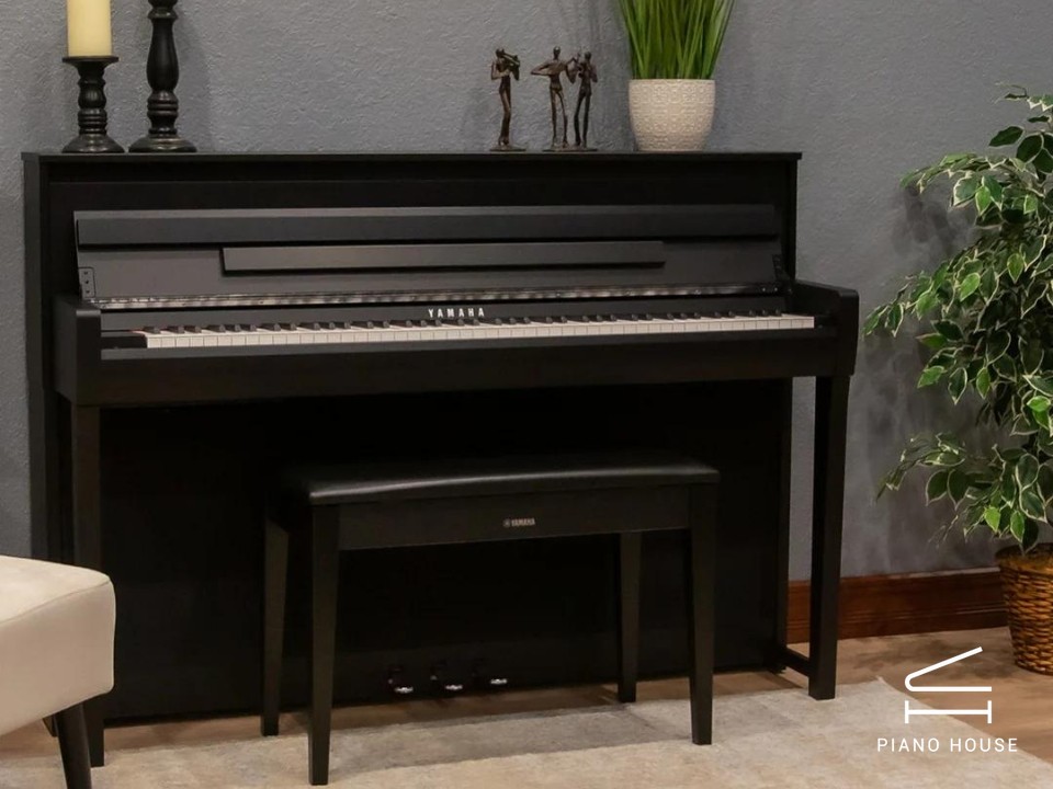 YAMAHA CLP-785 B (USED)