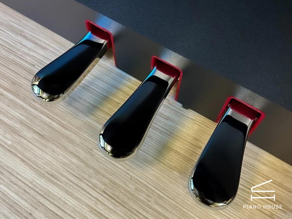 YAMAHA CLP-785 B (USED)