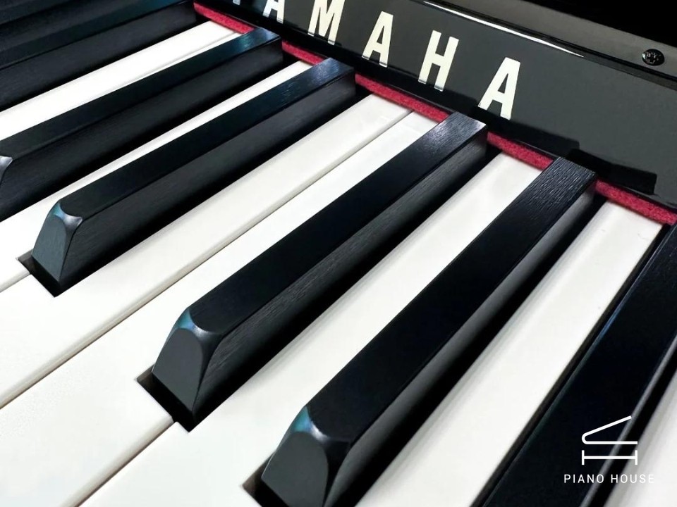 YAMAHA CLP-785 PE