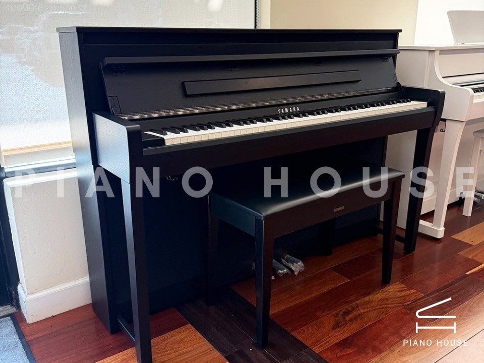 YAMAHA CLP-785 B (USED)