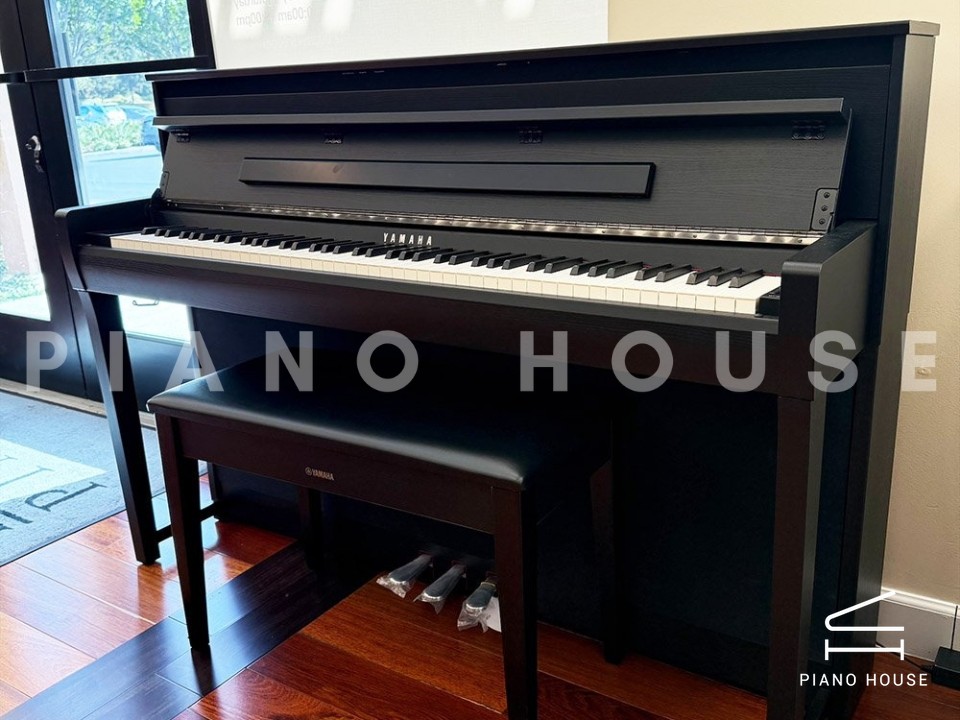 YAMAHA CLP-785 B (USED)