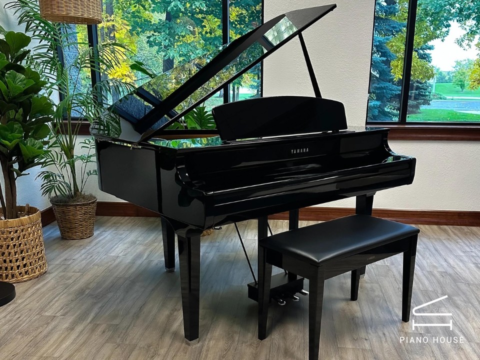 YAMAHA CLP-795 GP PE