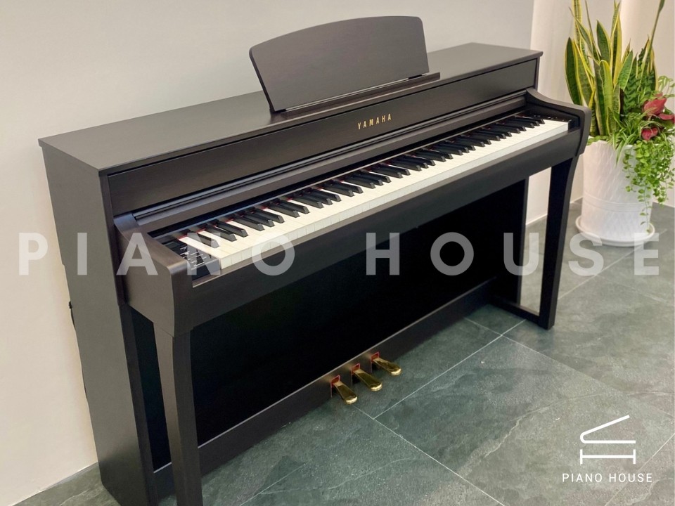 YAMAHA CLP-735 R (USED)