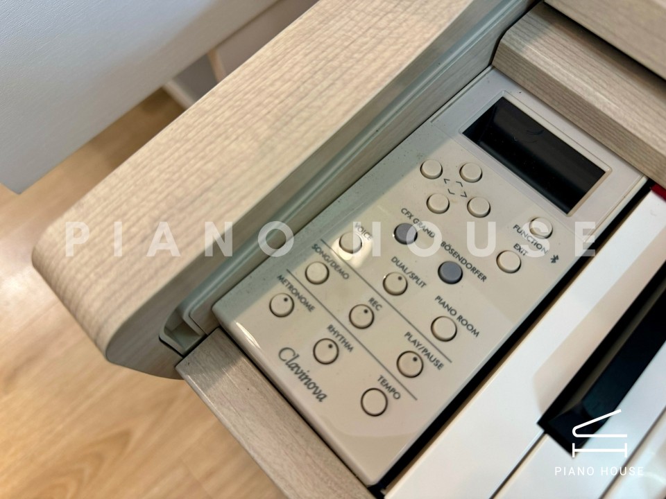 YAMAHA CLP-745 WA (USED)