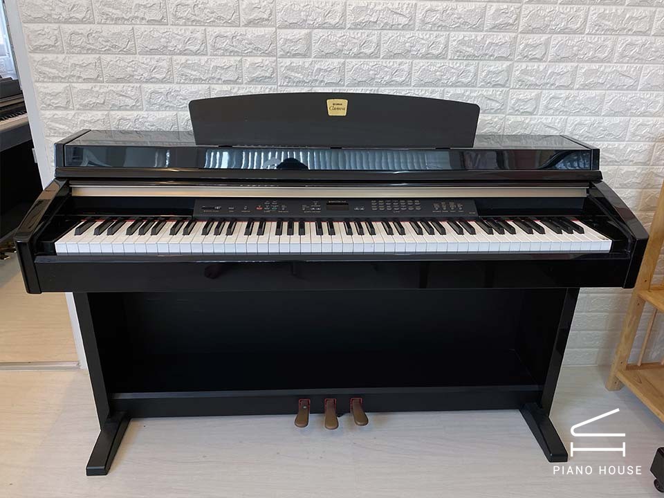 YAMAHA CLP-240 PE