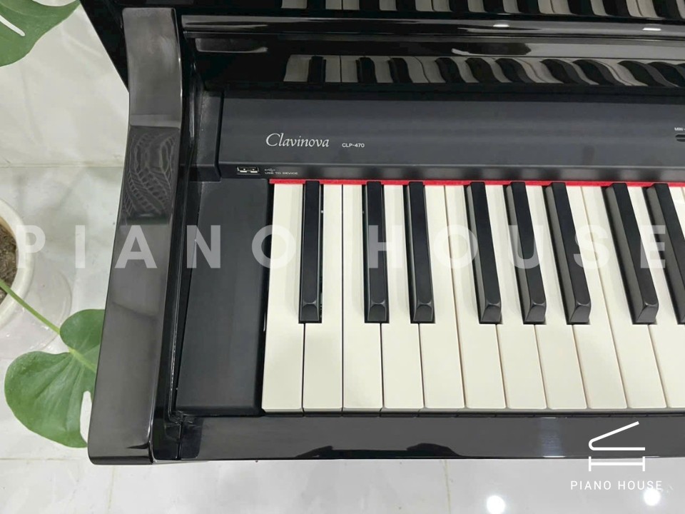 YAMAHA CLP-470 PE