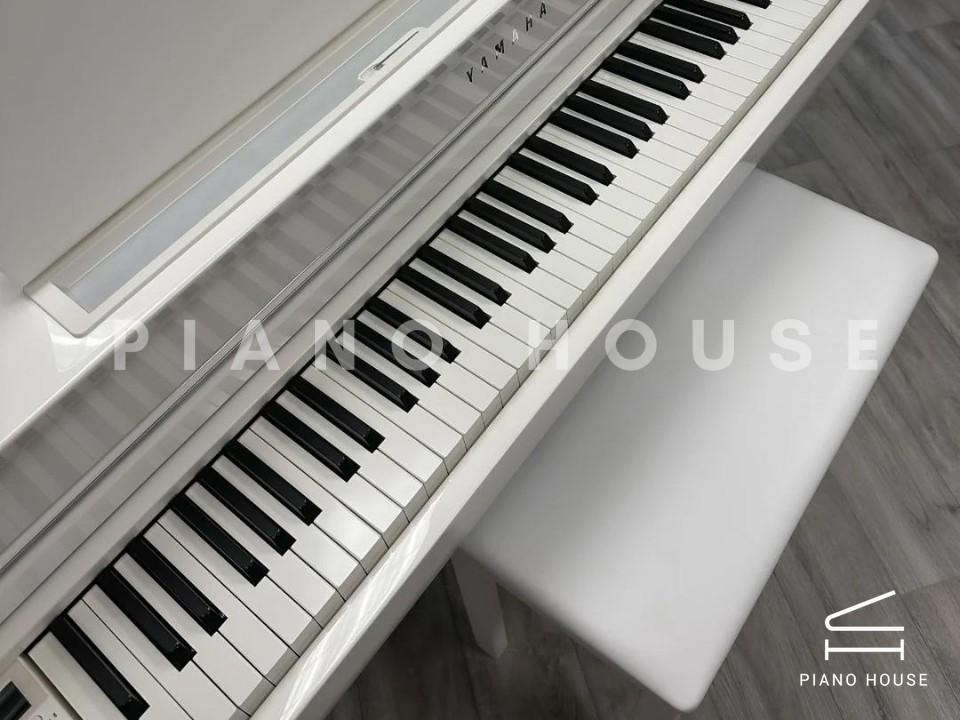 YAMAHA CLP-765GP WH (USED)