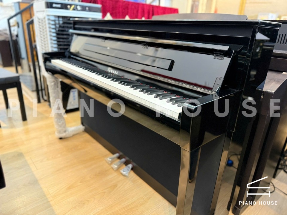 YAMAHA CLP-785 PE (USED)