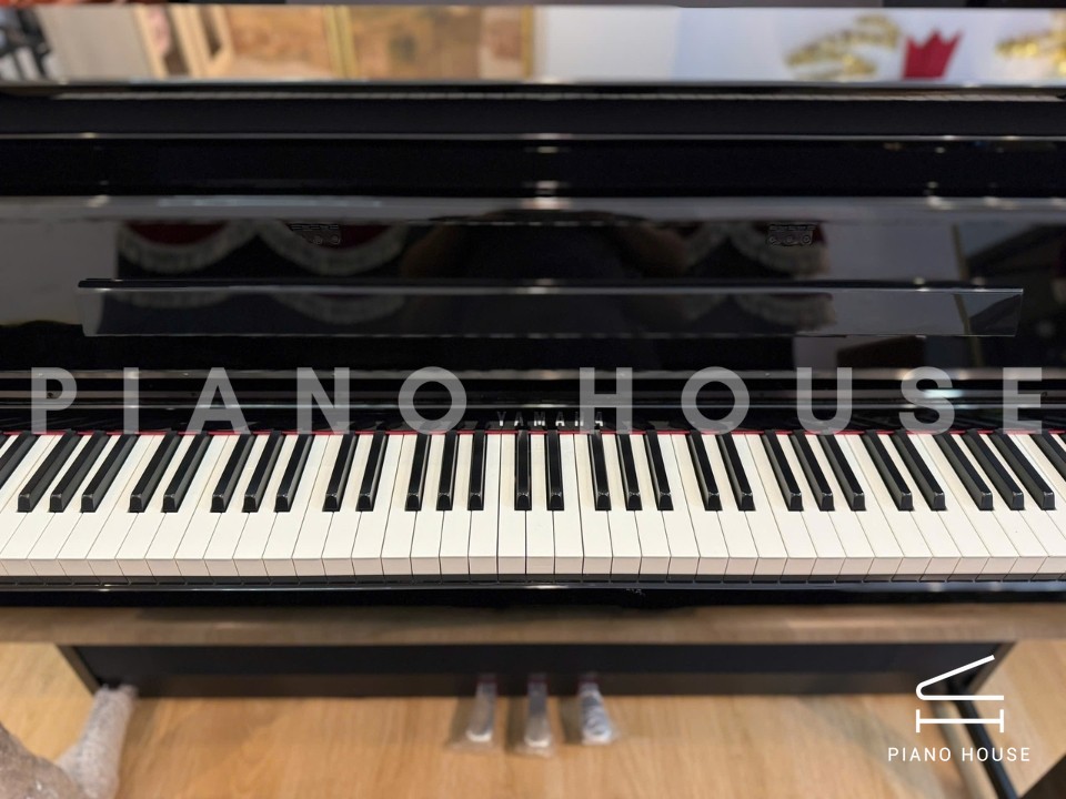 YAMAHA CLP-785 PE (USED)