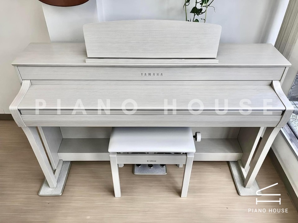 YAMAHA CLP-745 WA (USED)
